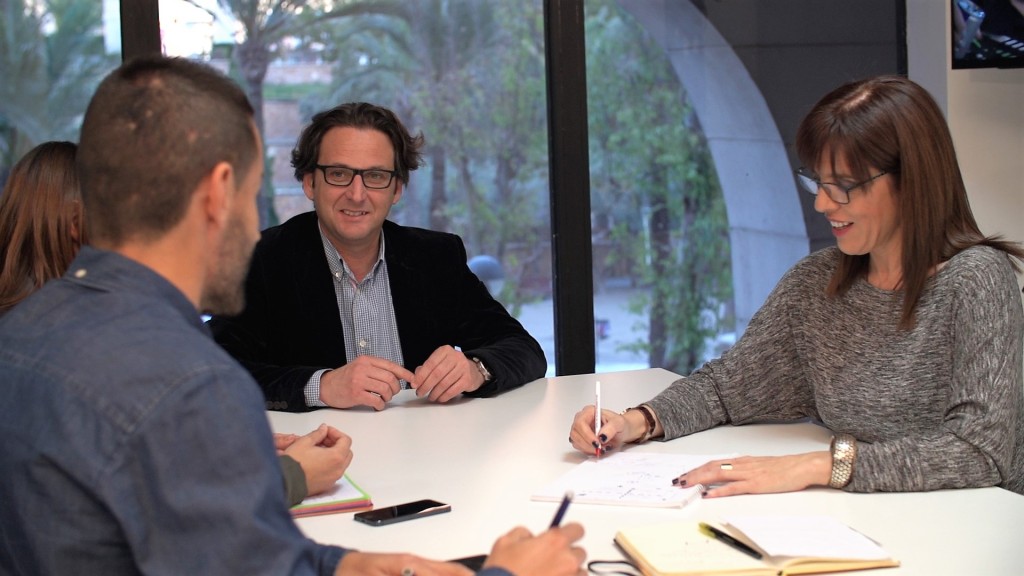 Primer paso: reunión entre los distintos departamentos que intervienen en el proyecto.